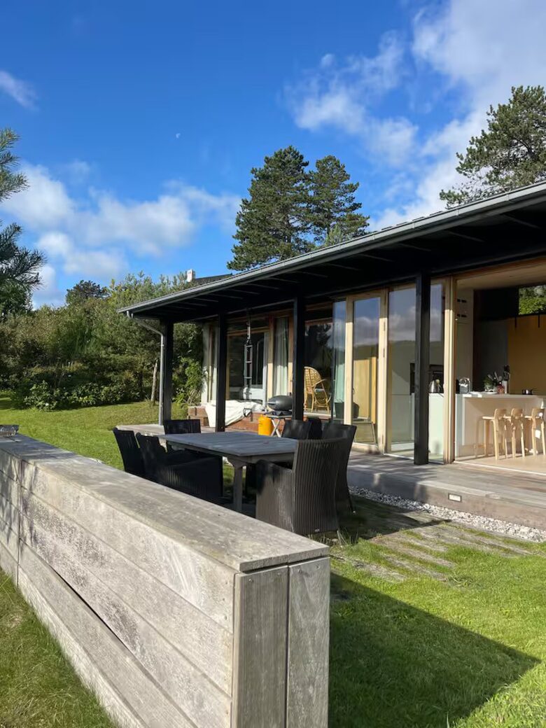 The Summerhouse: Artful Living on the Water - Ebeltoft, Denmark