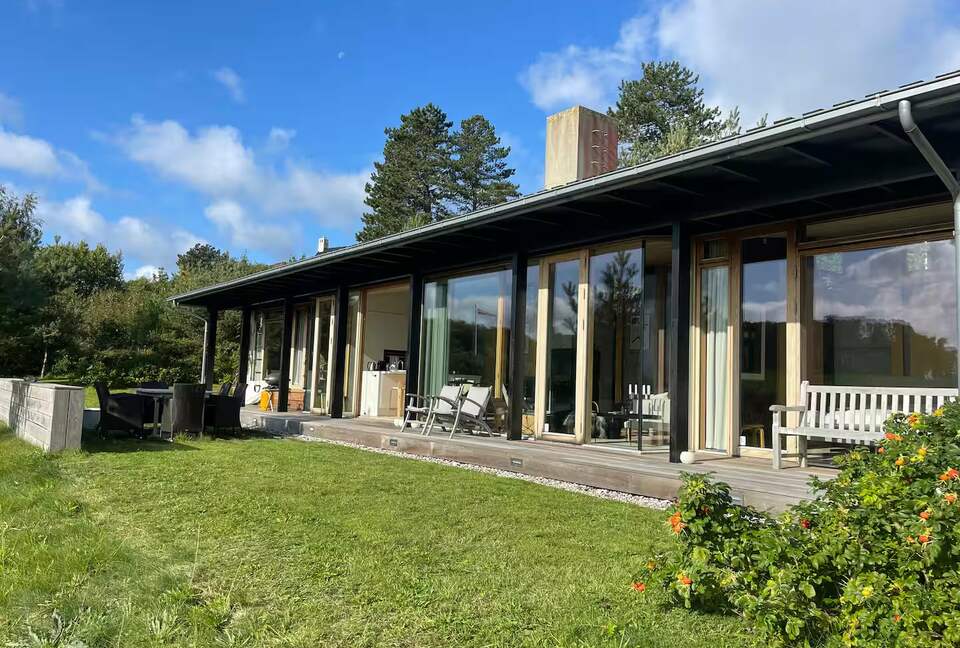 The Summerhouse: Artful Living on the Water - Ebeltoft, Denmark