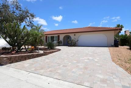 Siesta Key Canal-front Retreat - Sarasota, Florida