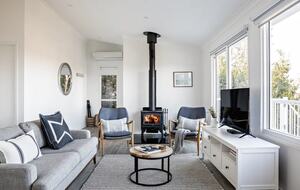 Relaxed Coastal Home Overlooking Seven Mile Beach - Gerroa, Australia