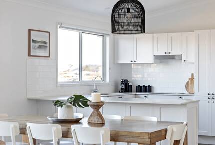 Relaxed Coastal Home Overlooking Seven Mile Beach - Gerroa, Australia