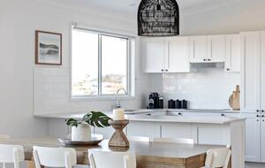 Relaxed Coastal Home Overlooking Seven Mile Beach - Gerroa, Australia