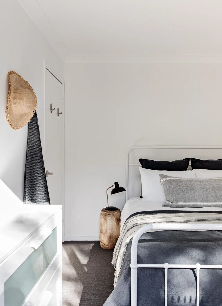 Relaxed Coastal Home Overlooking Seven Mile Beach - Gerroa, Australia