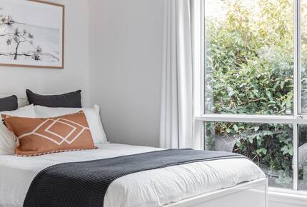 Relaxed Coastal Home Overlooking Seven Mile Beach - Gerroa, Australia