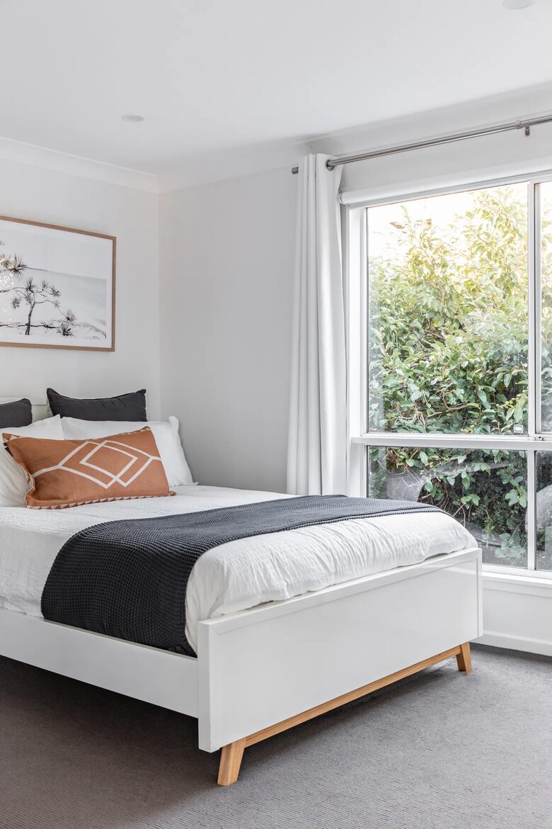 Relaxed Coastal Home Overlooking Seven Mile Beach - Gerroa, Australia