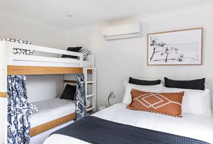 Relaxed Coastal Home Overlooking Seven Mile Beach - Gerroa, Australia