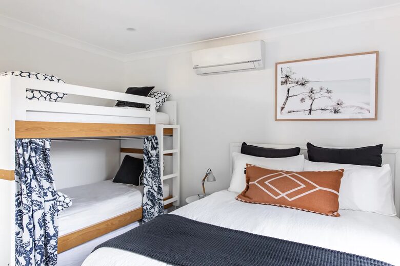 Relaxed Coastal Home Overlooking Seven Mile Beach - Gerroa, Australia