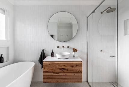 Relaxed Coastal Home Overlooking Seven Mile Beach - Gerroa, Australia