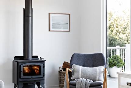 Relaxed Coastal Home Overlooking Seven Mile Beach - Gerroa, Australia