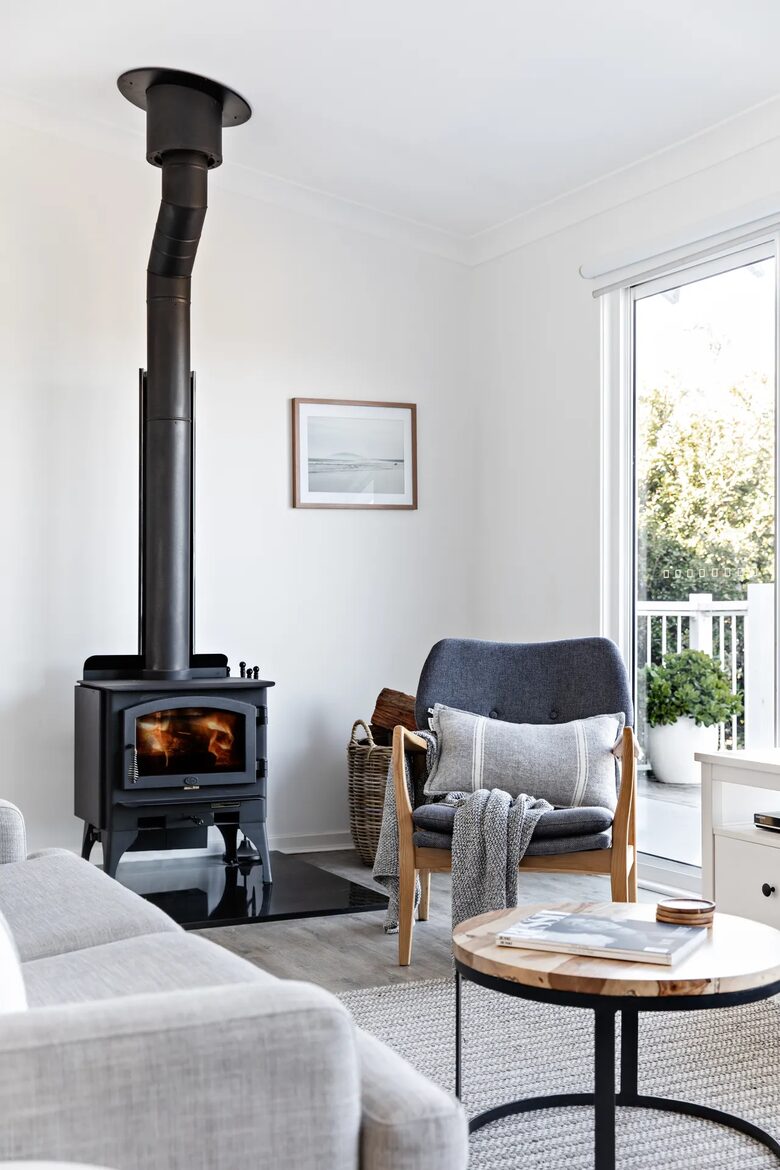 Relaxed Coastal Home Overlooking Seven Mile Beach - Gerroa, Australia