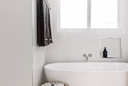 Relaxed Coastal Home Overlooking Seven Mile Beach - Gerroa, Australia