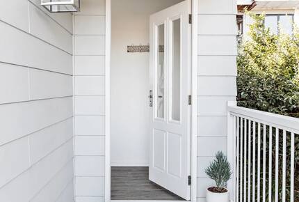 Relaxed Coastal Home Overlooking Seven Mile Beach - Gerroa, Australia