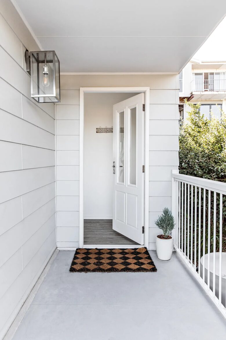 Relaxed Coastal Home Overlooking Seven Mile Beach - Gerroa, Australia