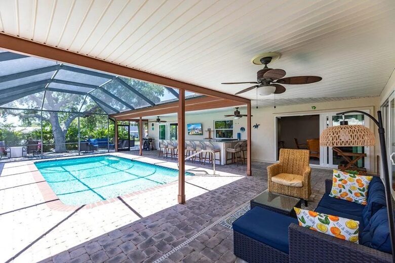 Siesta Key Canal-front Retreat - Sarasota, Florida