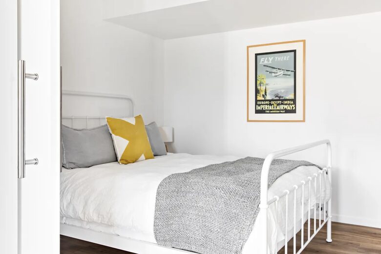 Relaxed Coastal Home Overlooking Seven Mile Beach - Gerroa, Australia