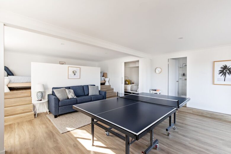 Relaxed Coastal Home Overlooking Seven Mile Beach - Gerroa, Australia