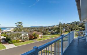 Relaxed Coastal Home Overlooking Seven Mile Beach - Gerroa, Australia