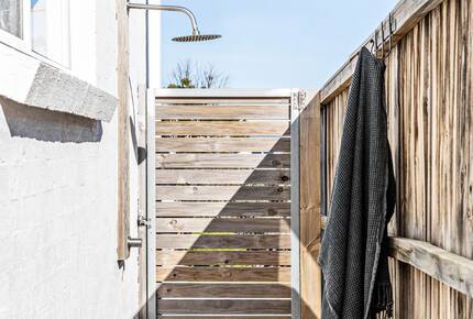 Relaxed Coastal Home Overlooking Seven Mile Beach - Gerroa, Australia