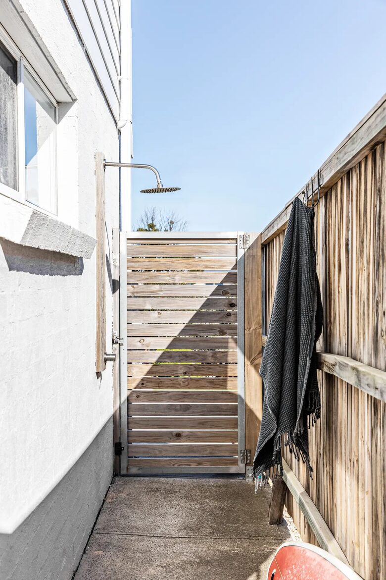 Relaxed Coastal Home Overlooking Seven Mile Beach - Gerroa, Australia