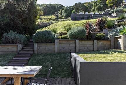 Relaxed Coastal Home Overlooking Seven Mile Beach - Gerroa, Australia