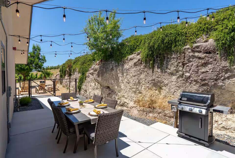 Wine Country Escape with Panoramic Vineyard Views - Paso Robles, California