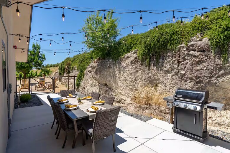 Wine Country Escape with Panoramic Vineyard Views - Paso Robles, California