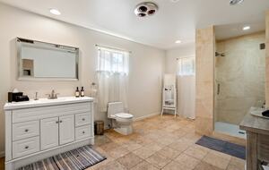 Private Vineyard Estate Retreat in Paso Robles Willow Creek District - Paso Robles, California