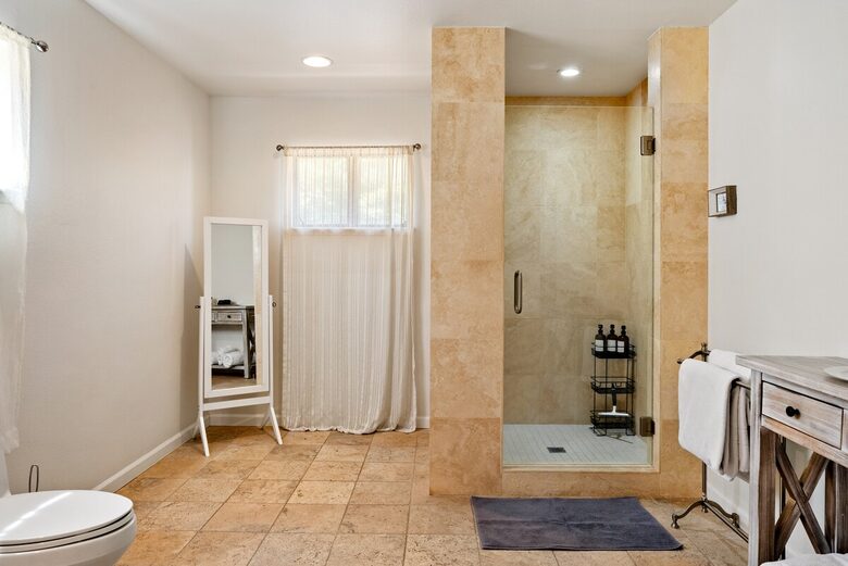 Private Vineyard Estate Retreat in Paso Robles Willow Creek District - Paso Robles, California