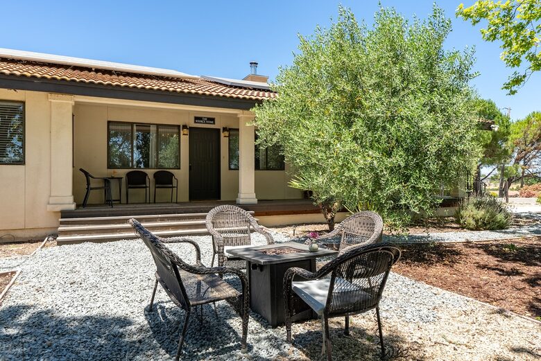 Private Vineyard Estate Retreat in Paso Robles Willow Creek District - Paso Robles, California