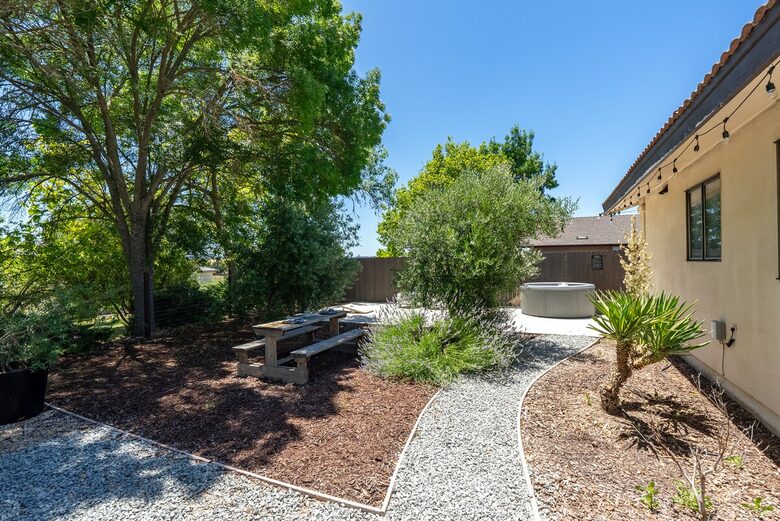 Private Vineyard Estate Retreat in Paso Robles Willow Creek District - Paso Robles, California