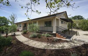 Private Vineyard Estate Retreat in Paso Robles Willow Creek District - Paso Robles, California