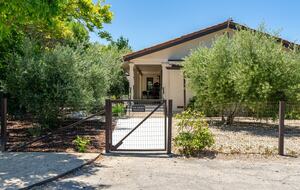 Private Vineyard Estate Retreat in Paso Robles Willow Creek District - Paso Robles, California