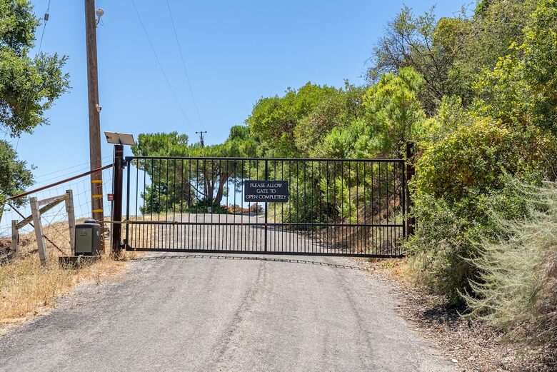 Private Vineyard Estate Retreat in Paso Robles Willow Creek District - Paso Robles, California