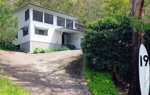 Elevated Bush Retreat with Bay Views Near Lobster Beach - Pretty Beach, Australia