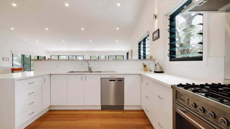 Elevated Bush Retreat with Bay Views Near Lobster Beach - Pretty Beach, Australia