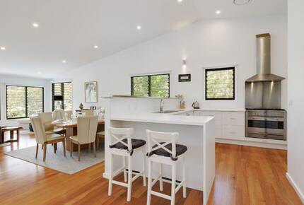 Elevated Bush Retreat with Bay Views Near Lobster Beach - Pretty Beach, Australia