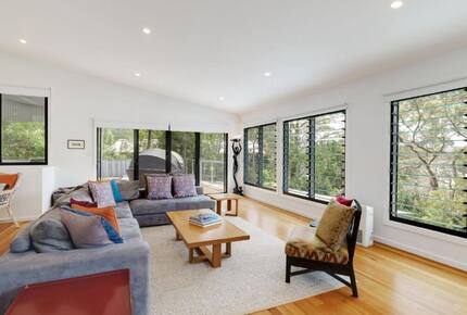 Elevated Bush Retreat with Bay Views Near Lobster Beach - Pretty Beach, Australia