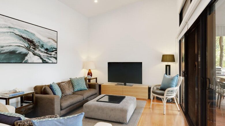 Elevated Bush Retreat with Bay Views Near Lobster Beach - Pretty Beach, Australia