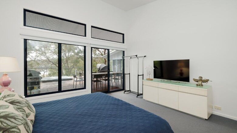 Elevated Bush Retreat with Bay Views Near Lobster Beach - Pretty Beach, Australia