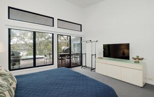 Elevated Bush Retreat with Bay Views Near Lobster Beach - Pretty Beach, Australia