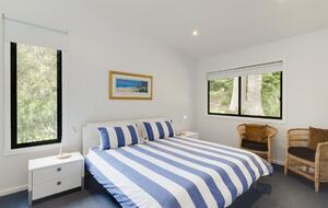 Elevated Bush Retreat with Bay Views Near Lobster Beach - Pretty Beach, Australia