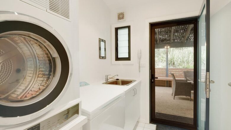 Elevated Bush Retreat with Bay Views Near Lobster Beach - Pretty Beach, Australia