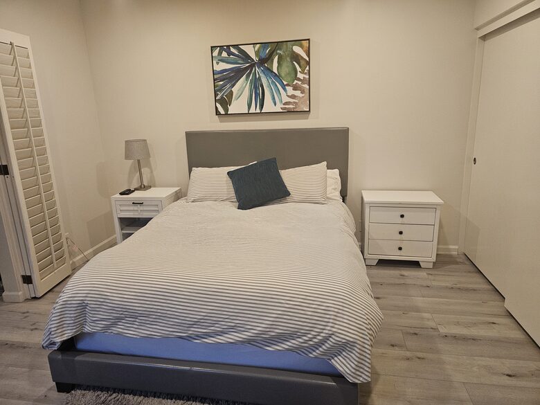 Second bedroom (queen)