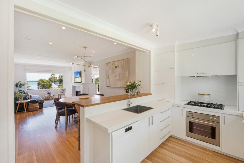 Absolute Bayfront Coastal Escape in Culburra Beach - Culburra Beach, Australia