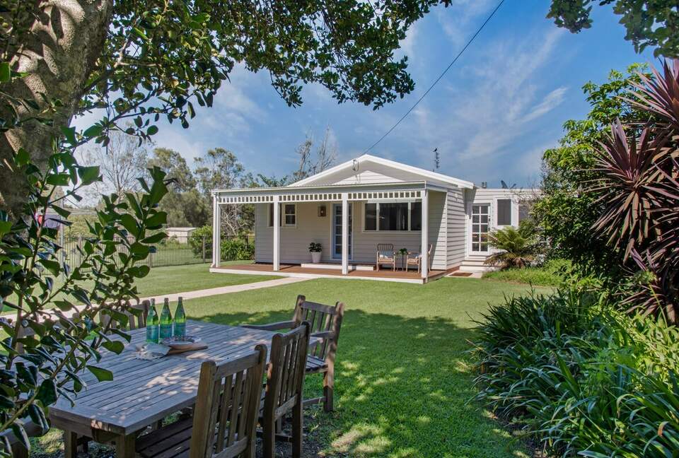Absolute Bayfront Coastal Escape in Culburra Beach - Culburra Beach, Australia