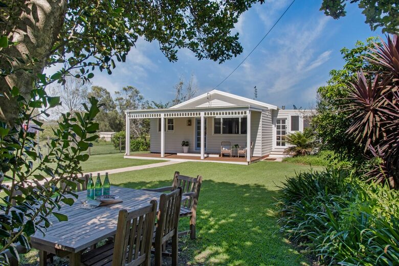 Absolute Bayfront Coastal Escape in Culburra Beach - Culburra Beach, Australia