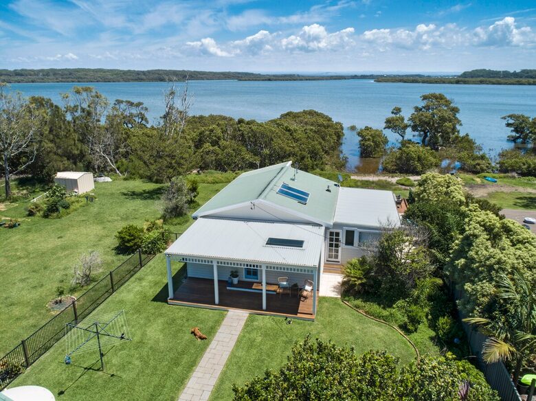 Absolute Bayfront Coastal Escape in Culburra Beach - Culburra Beach, Australia
