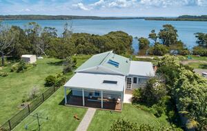 Absolute Bayfront Coastal Escape in Culburra Beach - Culburra Beach, Australia