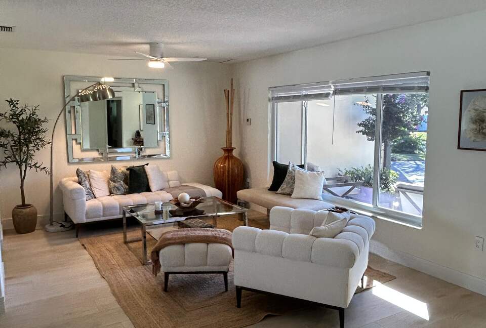 Bright & Airy Boca Retreat Near the Ocean - Boca Raton, Florida