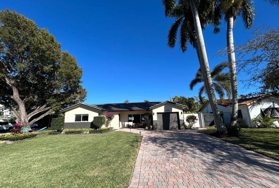 Bright & Airy Boca Retreat Near the Ocean - Boca Raton, Florida